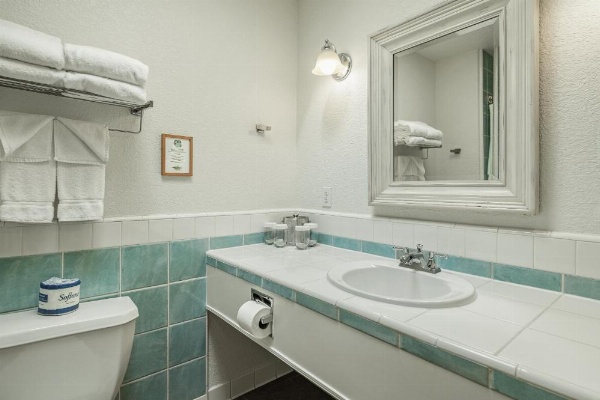 El Pueblo Inn image 40