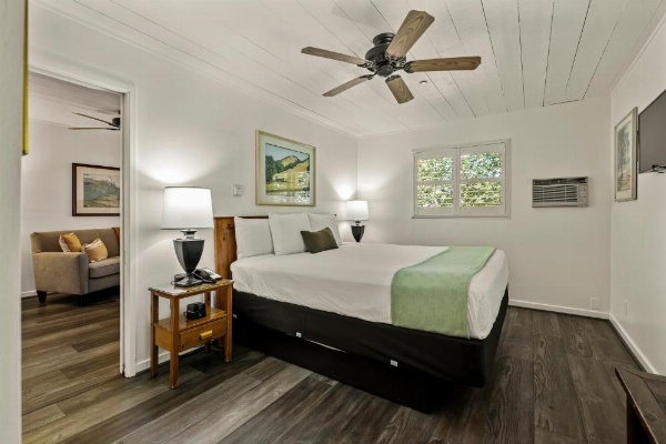 El Pueblo Inn image 41