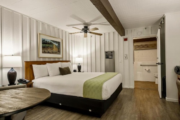 El Pueblo Inn image 51