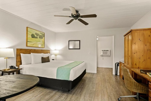 El Pueblo Inn image 8